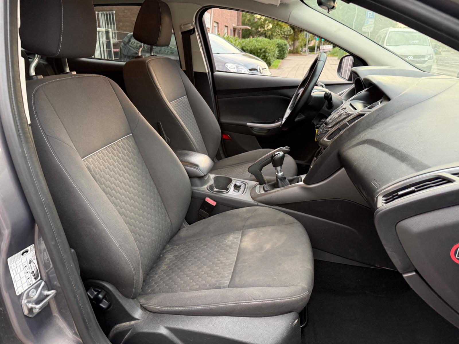 Ford Focus 2013 — photo 20