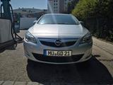 Opel Astra J 1.7 CDTI edition - Opel Astra mit Diesel-Antrieb: Limousine, 1.7