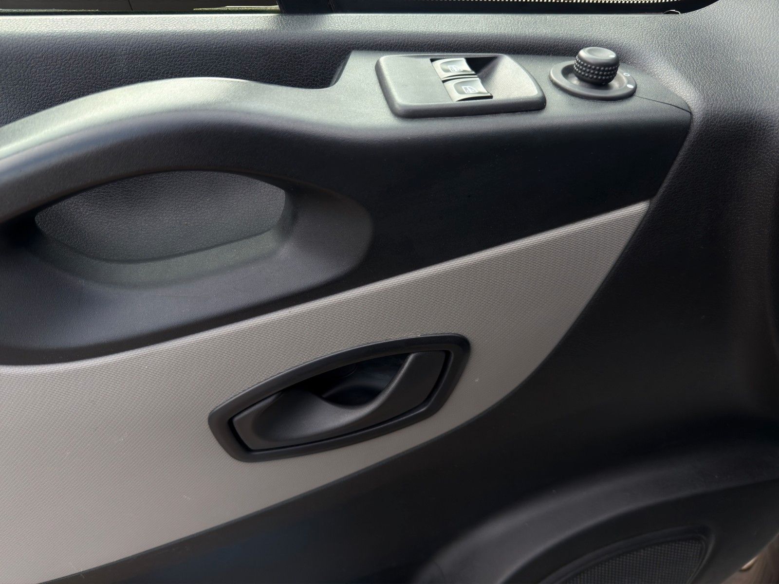Fahrzeugabbildung Renault Trafic Kasten *3-Sitzer*Werkstattausbau*NAVI