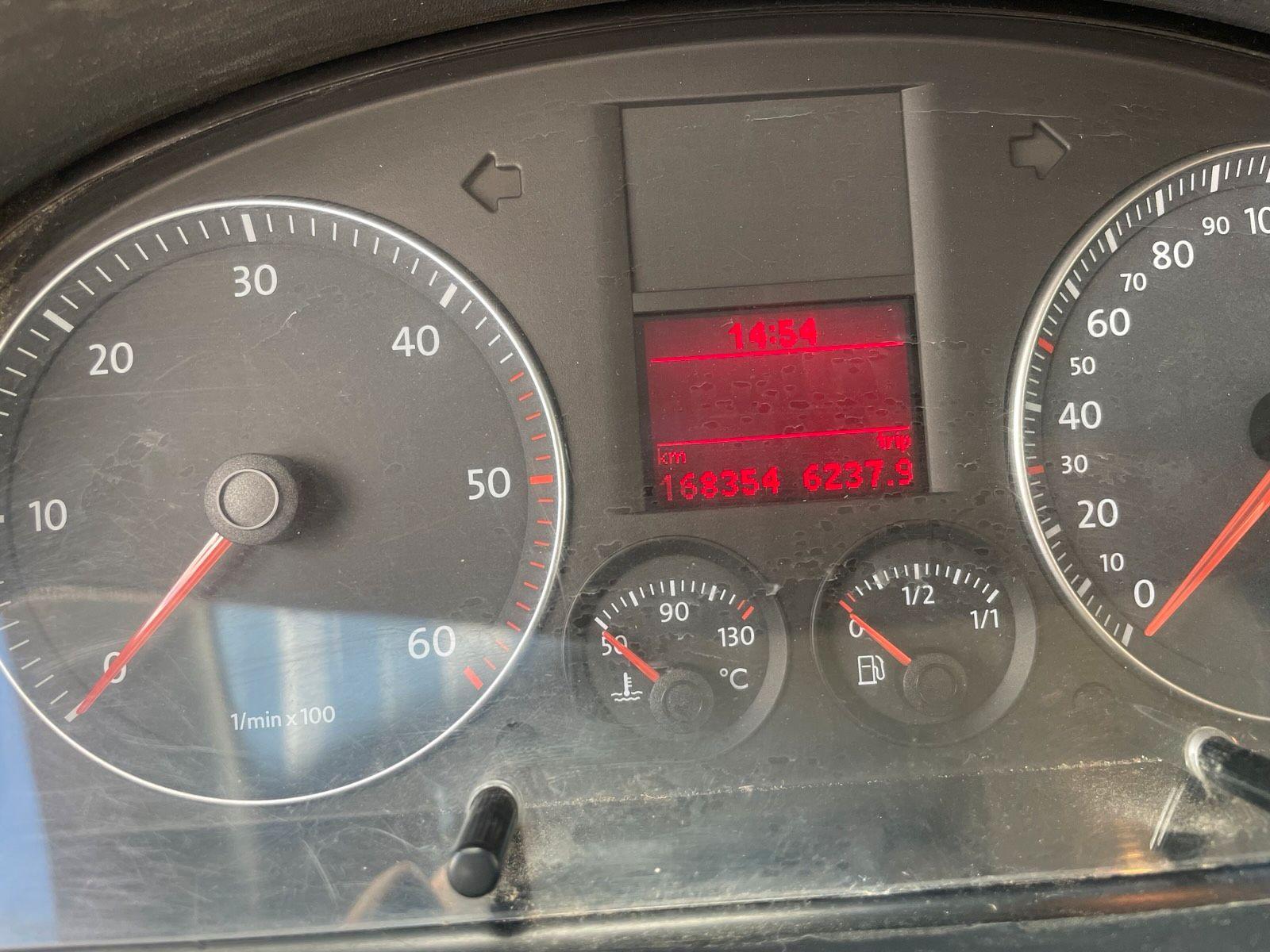 Volkswagen Caddy 2009 — interior