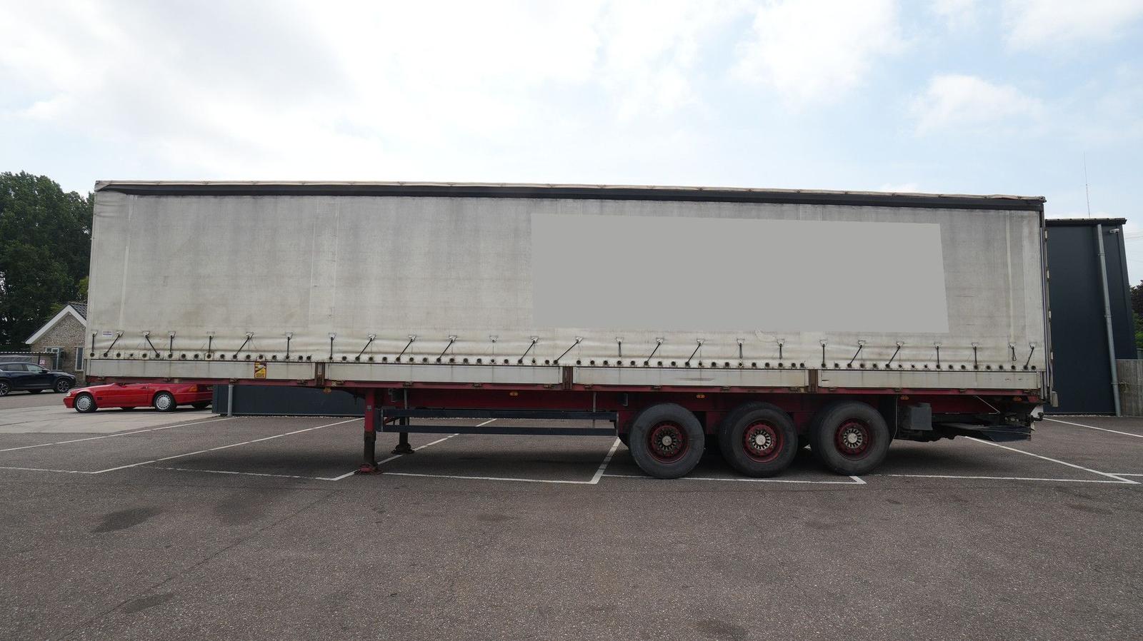 Groenewegen 3 axle curtainside trailer with side boards