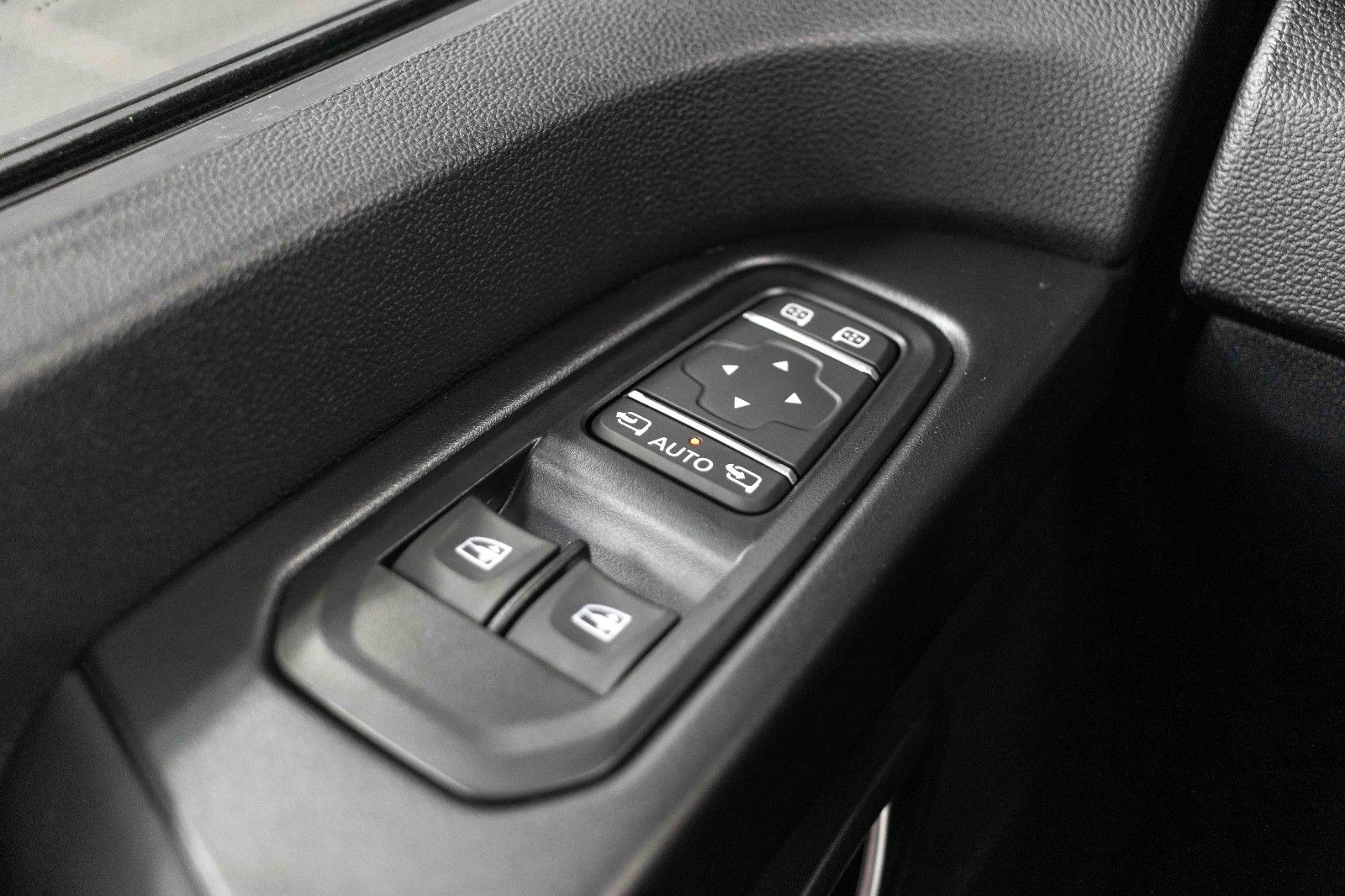Fahrzeugabbildung Nissan Primastar Kombi L2H1 9-Sitzer /Navi/Kamera/ACC