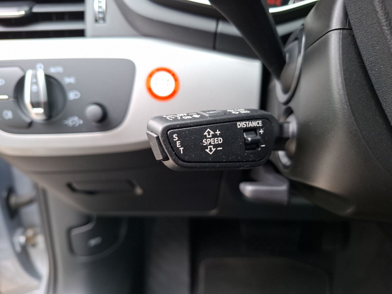 Fahrzeugabbildung Audi A4 Avant 40 TDI quattro S-tronic AHK Navi ACC PD