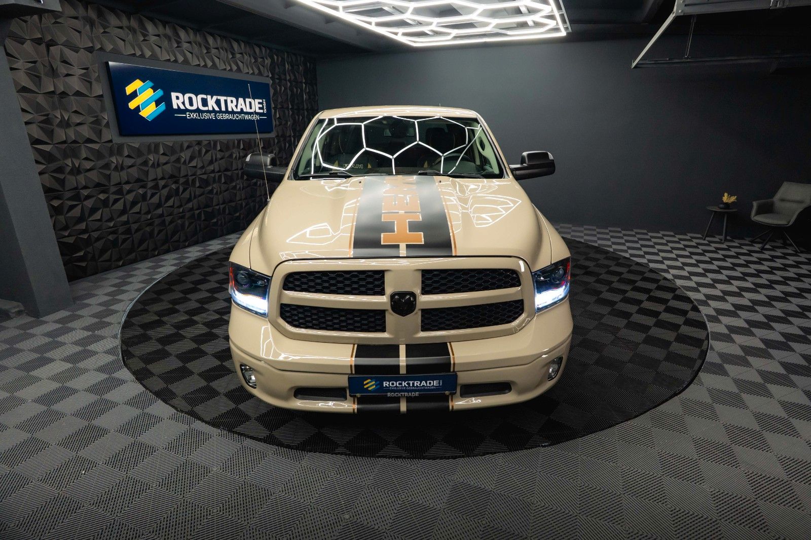 Fahrzeugabbildung Dodge RAM 5.7 V8 HEMI 4x4 Offroad Night LONGBED *LPG*