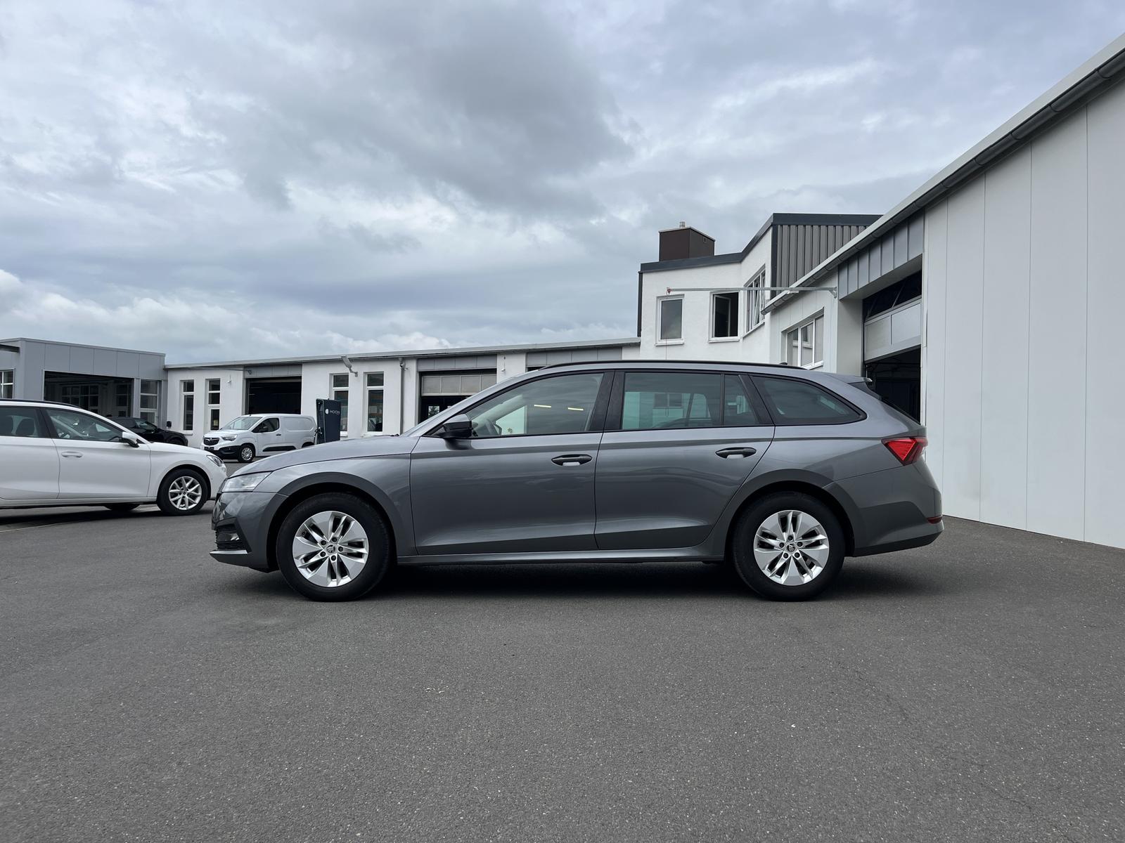 Skoda Octavia Combi 2.0 TDI DSG Blackline 141€ m.20% A