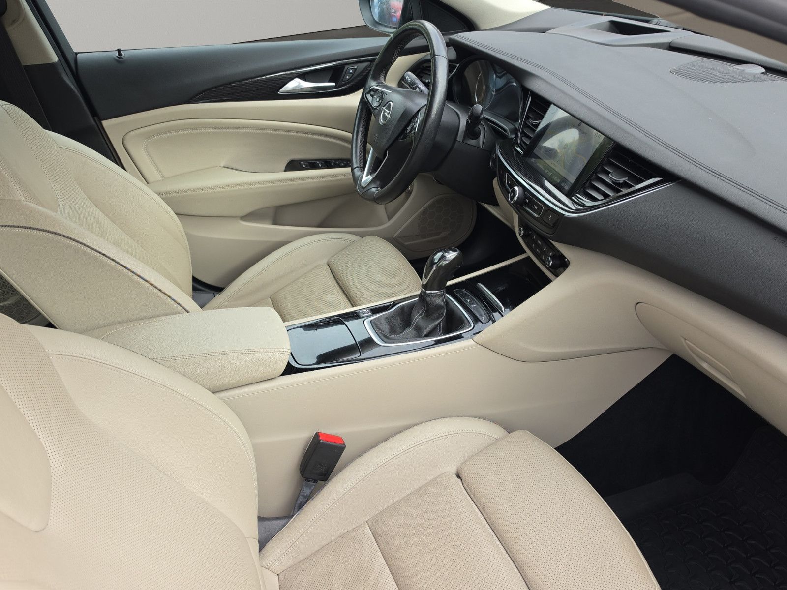 Fahrzeugabbildung Opel Insignia B Sports Tourer Business Innovation