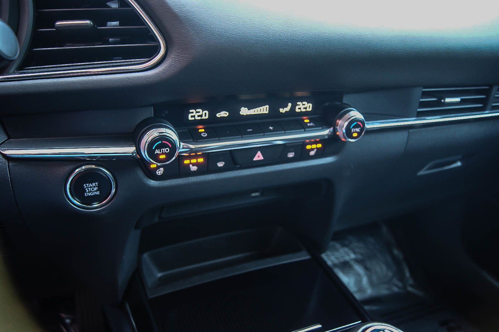 Fahrzeugabbildung Mazda CX-30 2.0 SKYACTIV-G M Hybrid DESIGN HEADUP LED