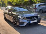 Mercedes-Benz E 300 de T. Junge Sterne GARANTIE - Mercedes-Benz: Sterne Junge
