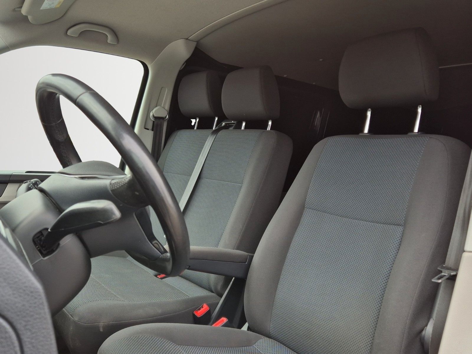 Fahrzeugabbildung Volkswagen T6 TRANSPORTER 2.0 TDI LR DSG NAVI KAM AHK ALLWE