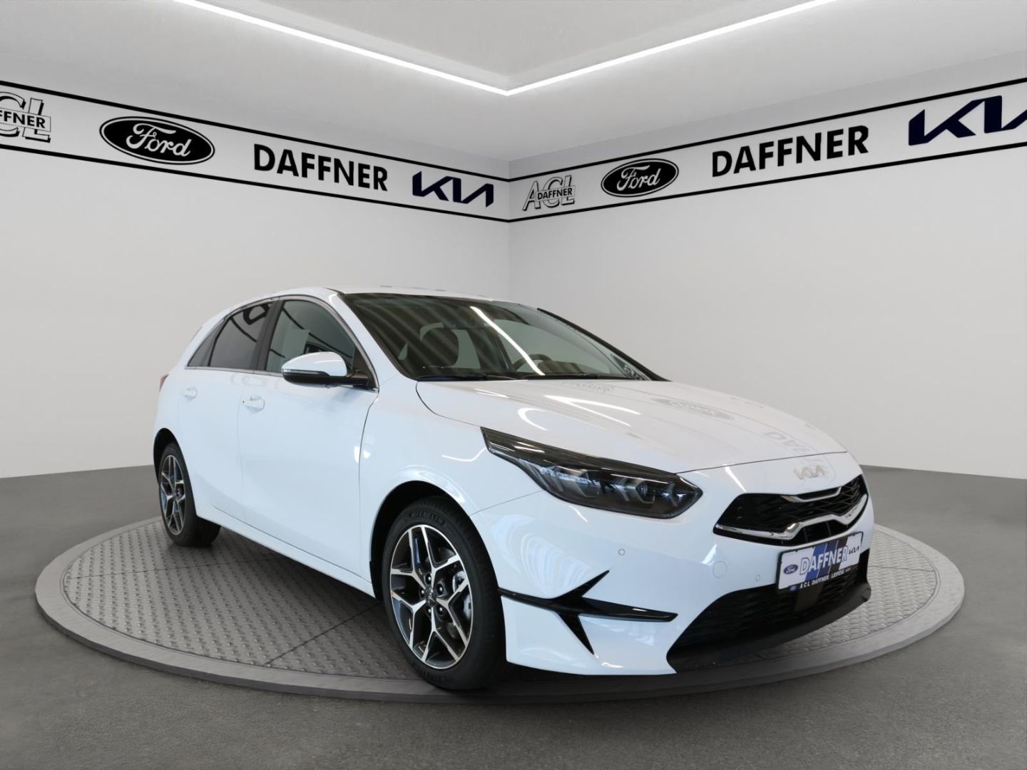 Fahrzeugabbildung Kia Ceed Ultimate Edition 1,5 T-GDi 48 V LED 17 Zoll