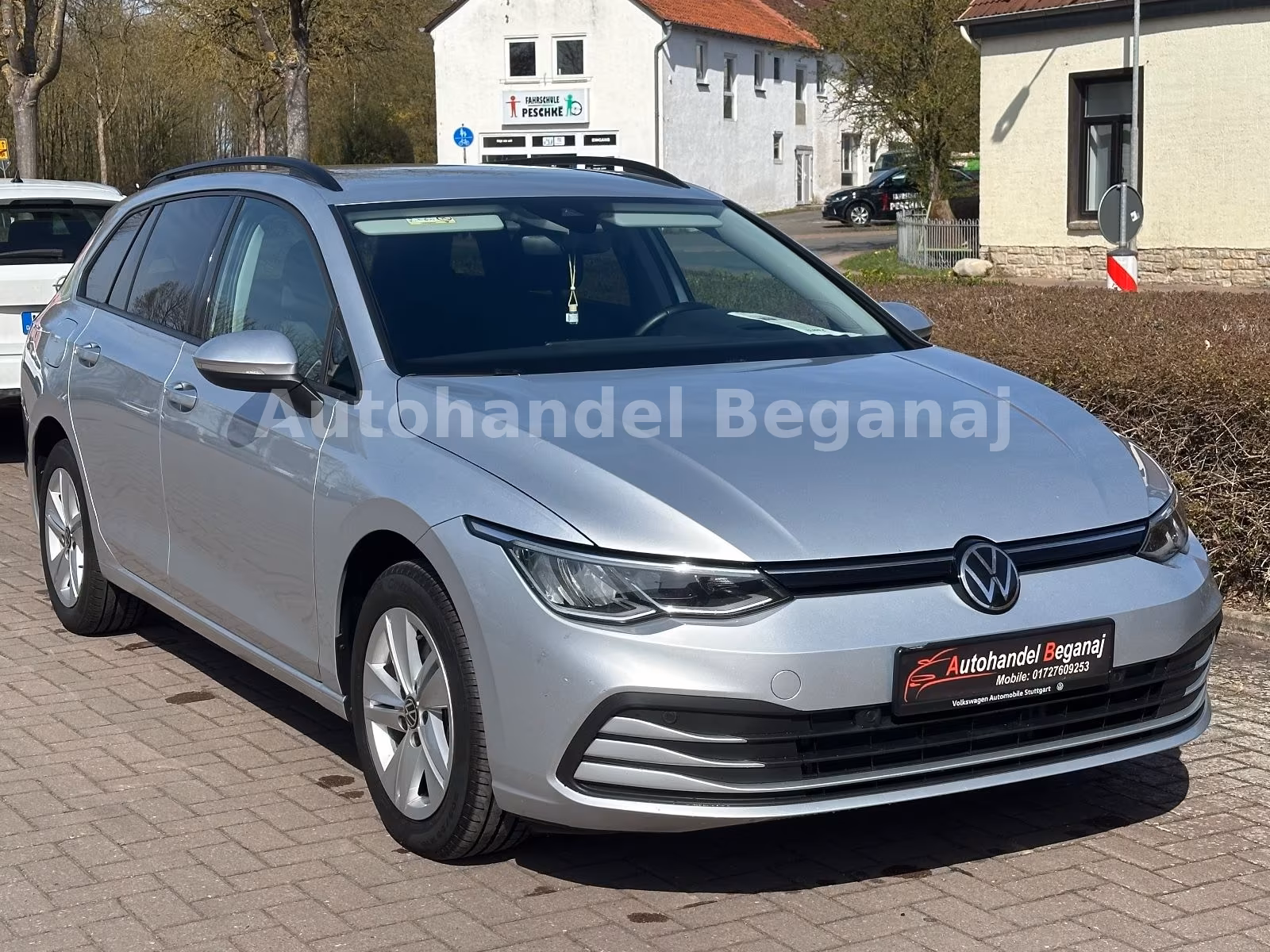 Volkswagen Golf Var.Life LED/HEAD-UP/ALCANTARA/NAVI/R-KAM