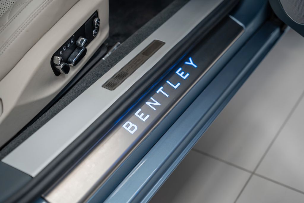 Continental GT V8 MULLINER BLUE/BEIGE - Bild 24