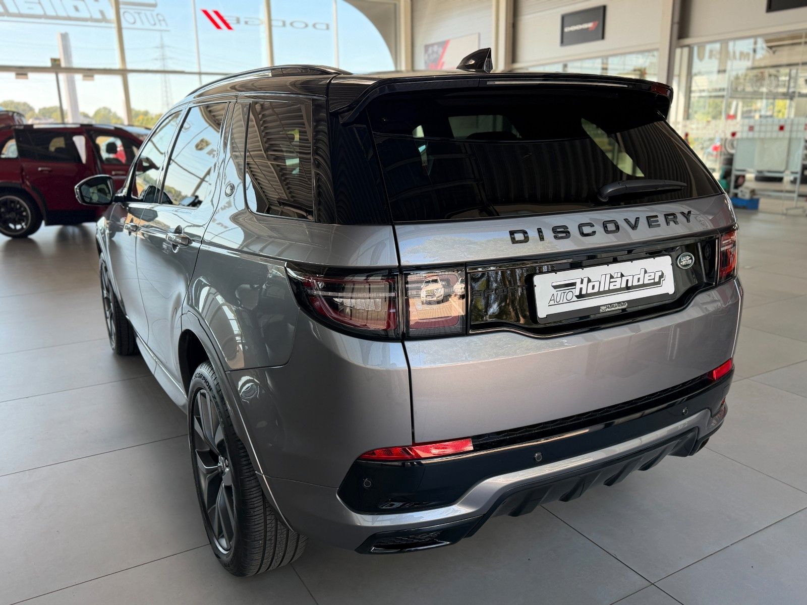 Fahrzeugabbildung Land Rover Discovery Sport 2.0 D 165 R-Dynamic SE AWD