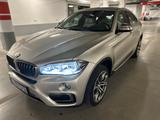 BMW X6 xDrive50i - - BMW X6 mit Benzin-Antrieb: Automatik