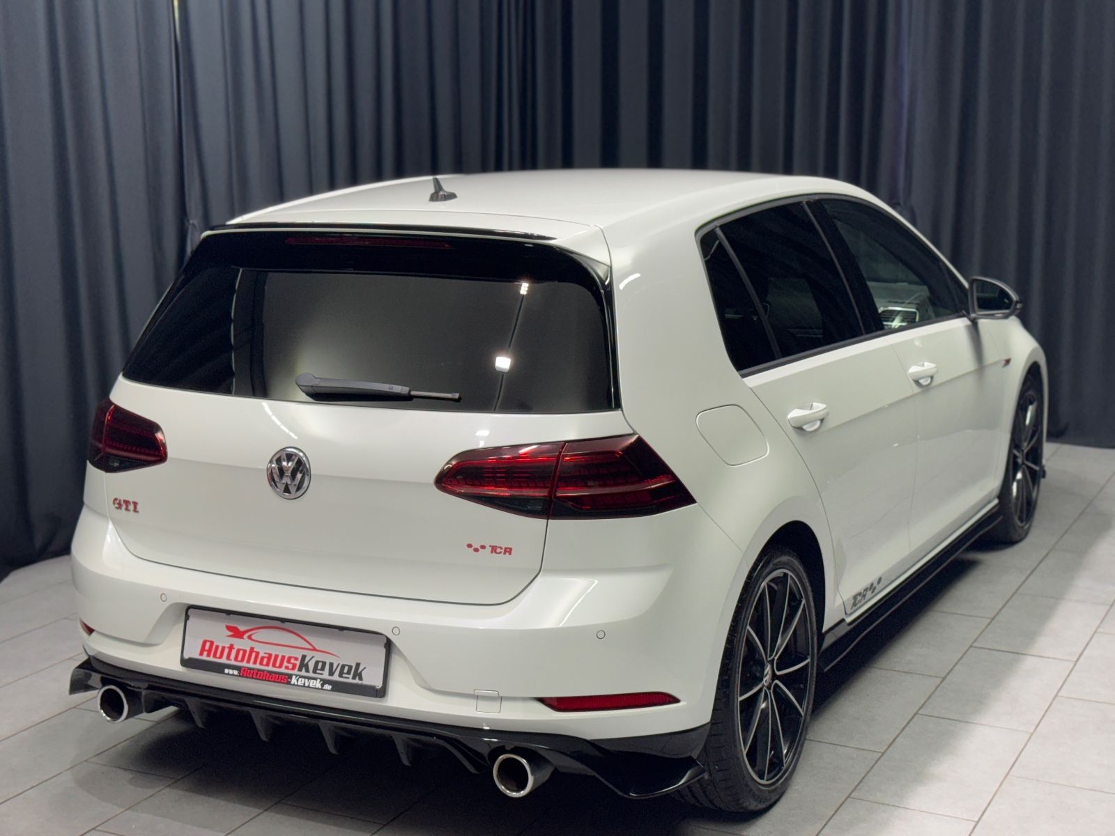 Fahrzeugabbildung Volkswagen Golf VII Lim. GTI TCR|DSG|NAVI|KAMERA|ACC|