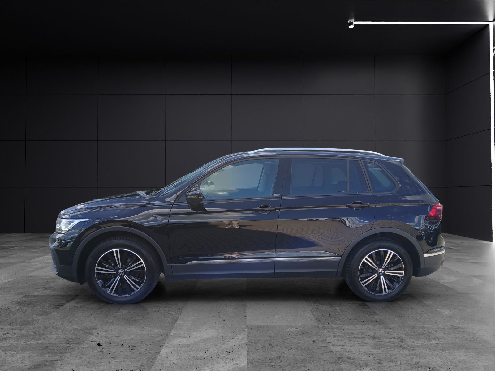 Fahrzeugabbildung Volkswagen Tiguan TDI United DSG Matrix Navi HUD AID ACC RF