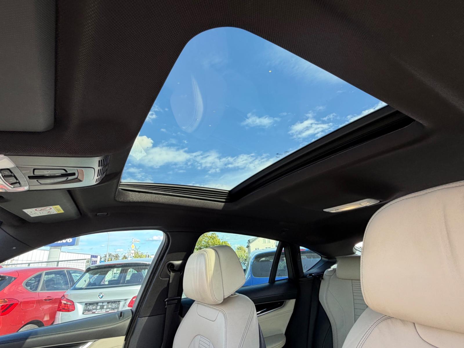 BMW X6 xDrive 50 i  M* Unfallfahrzeug* GSD/Navi/360*