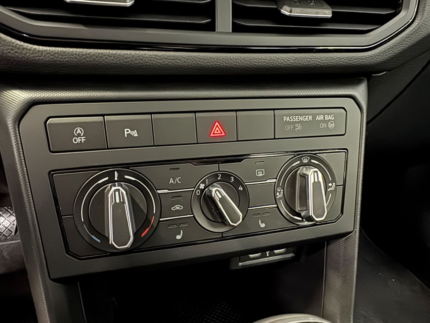 Fahrzeugabbildung Volkswagen T-Cross 70 kW 1.0 TSI Digitales Cockpit LED ACC