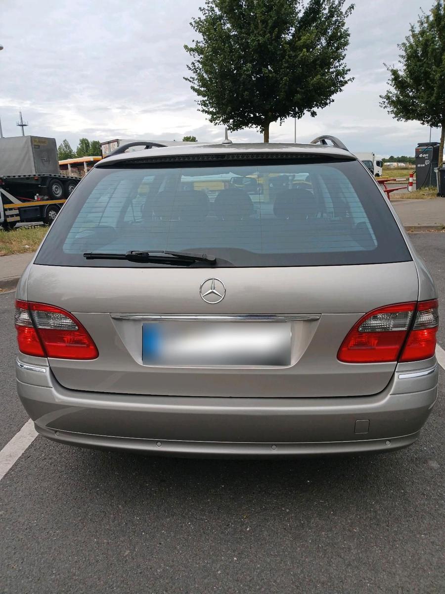 Mercedes-Benz  2006 — rear view