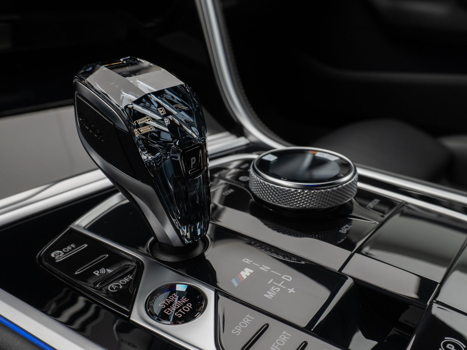 Fahrzeugabbildung BMW M850i xD Kamera HUD DAB H/K ACC SoftCl DisplKey