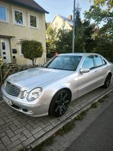 Mercedes-Benz Gepflegter E240 mit LPG - Mercedes-Benz E 240 mit LPG-Antrieb