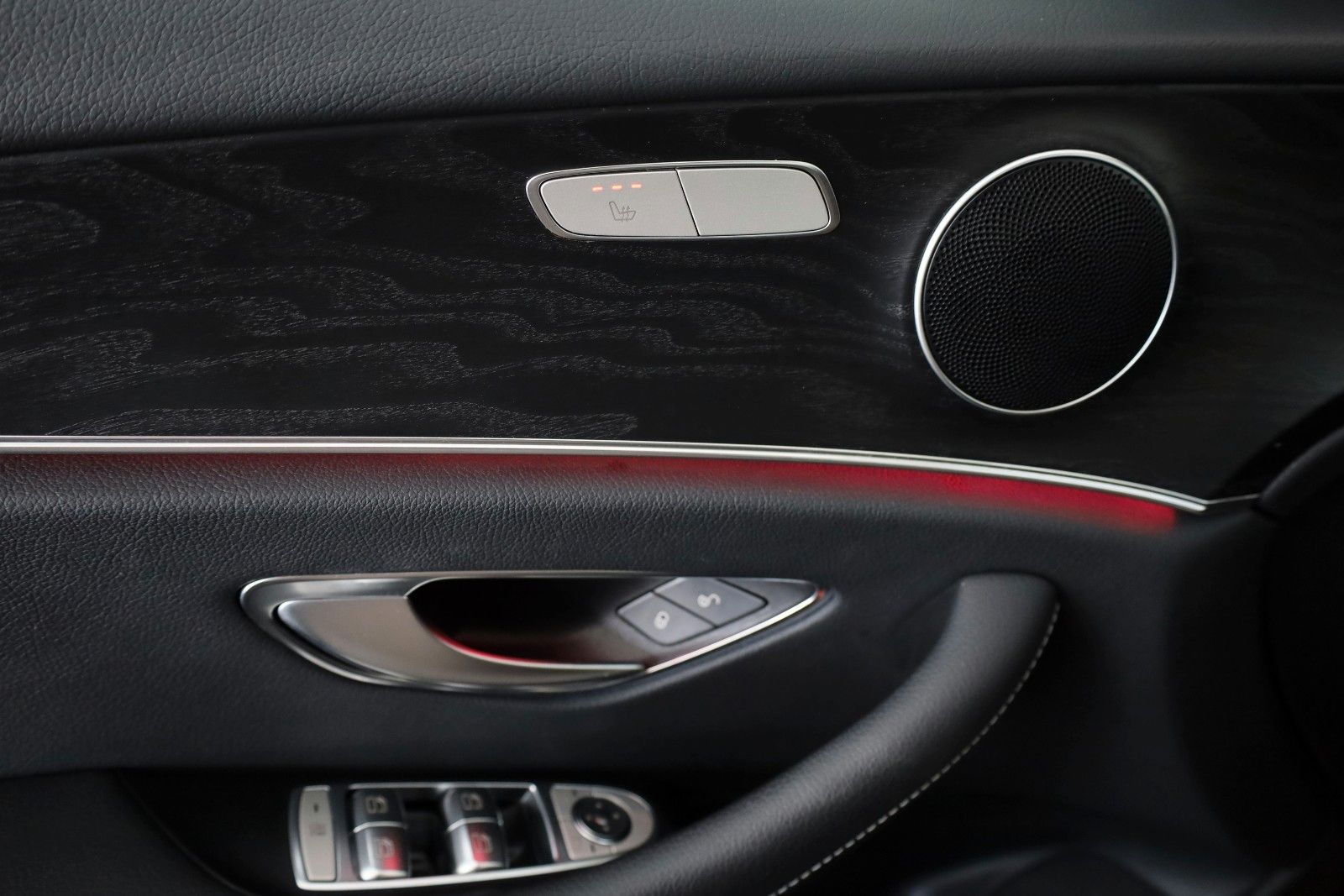 Fahrzeugabbildung Mercedes-Benz E 220 d 4M All-Terrain,Kamera,Navi,SH,AHK, SR+WR