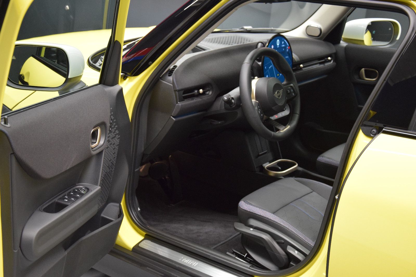 Fahrzeugabbildung MINI Cooper S Classic Trim 5-Türen Paket-L Pano h/k