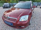 Toyota Avensis Kombi 2.4 Executive, Euro4, Leder... - rote Toyota Avensis