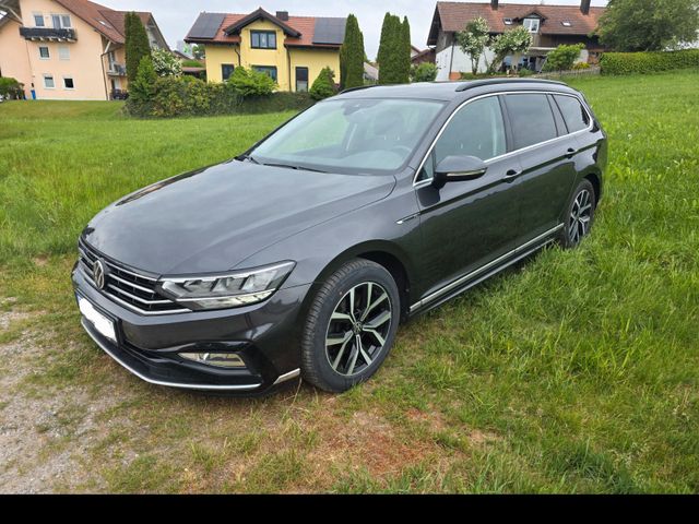 VW Passat R-LINE 150PS DSG Business*AHK*Massage