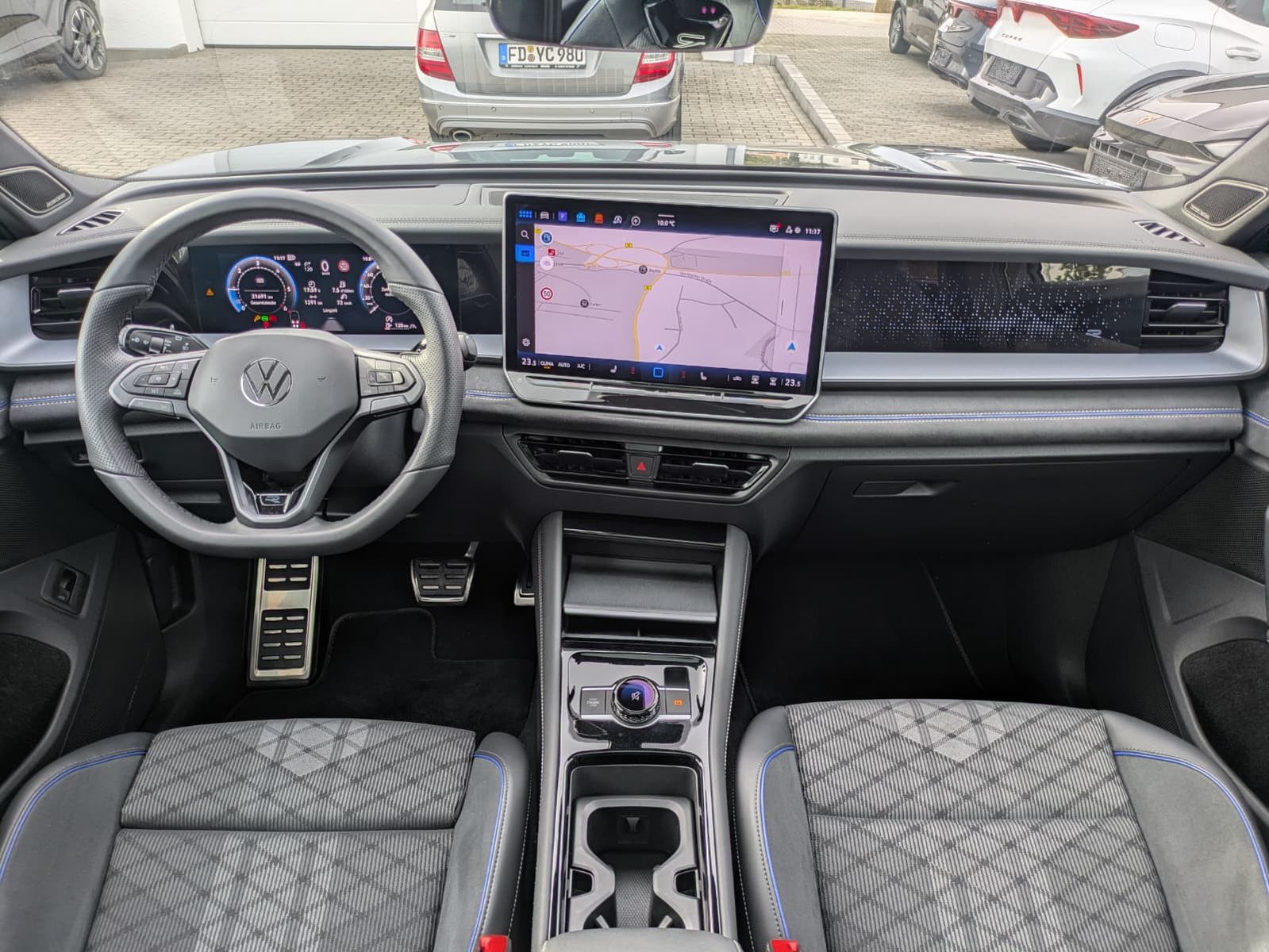 Fahrzeugabbildung Volkswagen Tayron 2.0 TDI 4M R-Line 7Si*MATRIX*AHK*PANO*HUD