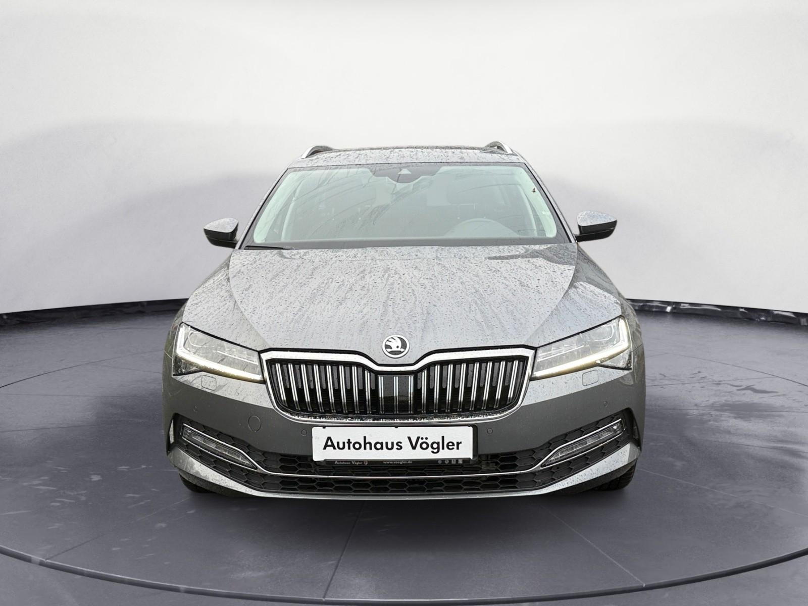 Skoda Superb Combi 2,0 TDI DSG Style Matrix Kamera ACC