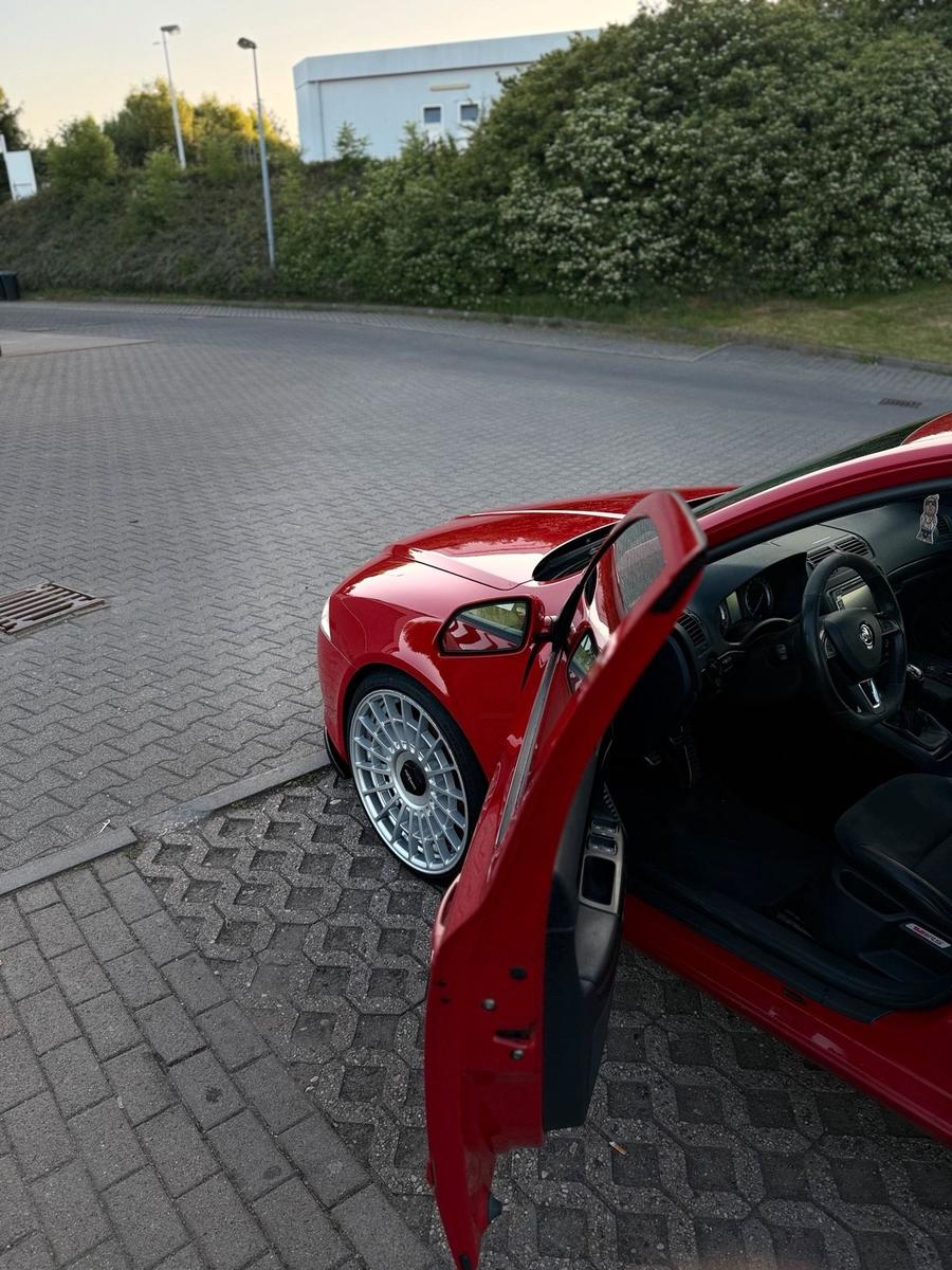 Skoda Octavia 2006 — rear view