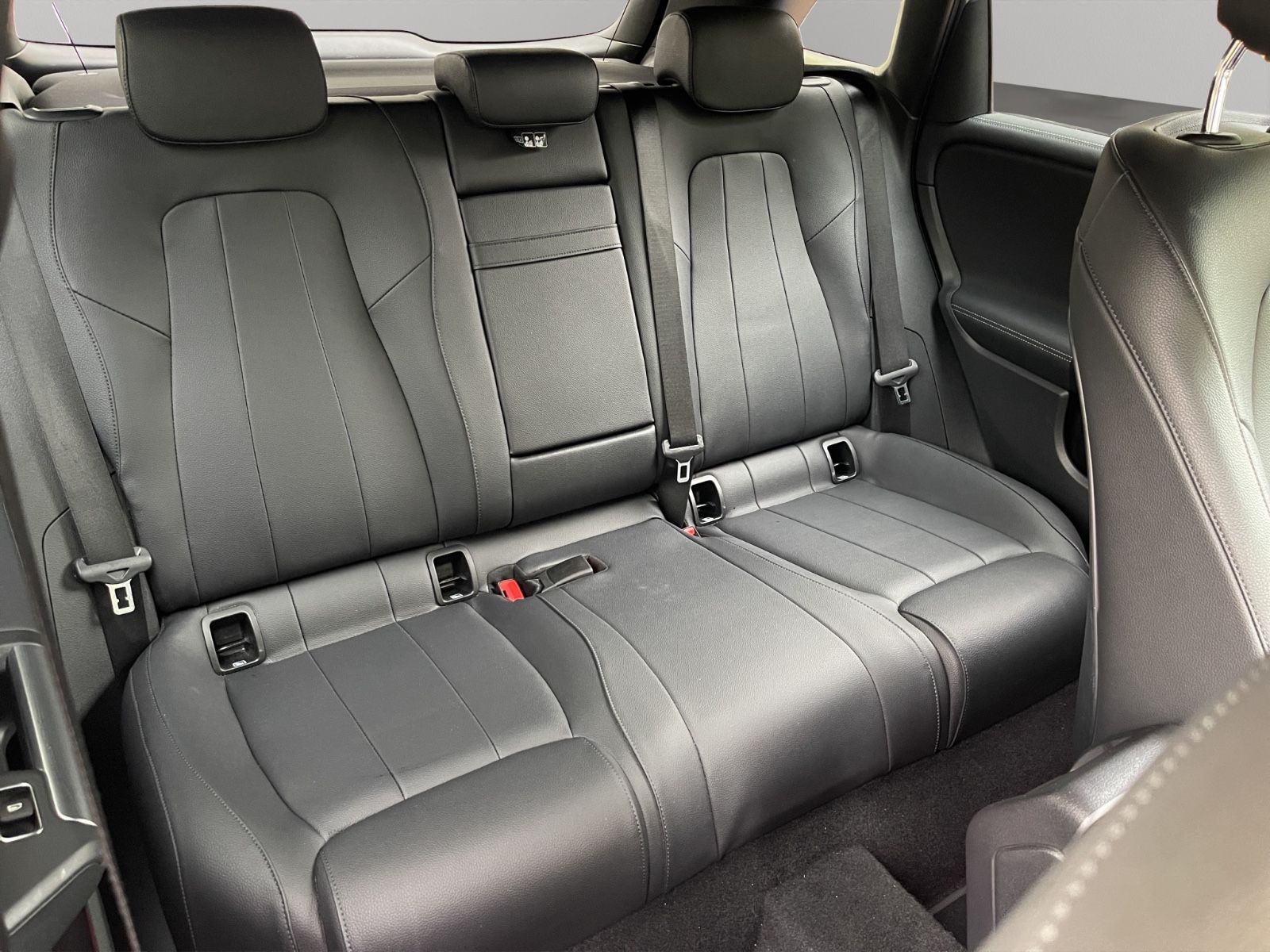 Mercedes-Benz B 200 AUTOM LEDER DIGITAL JUNGE STERNE GARANTIE foto 22