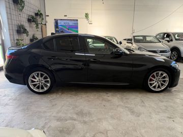 Alfa-Romeo Giulia - 5