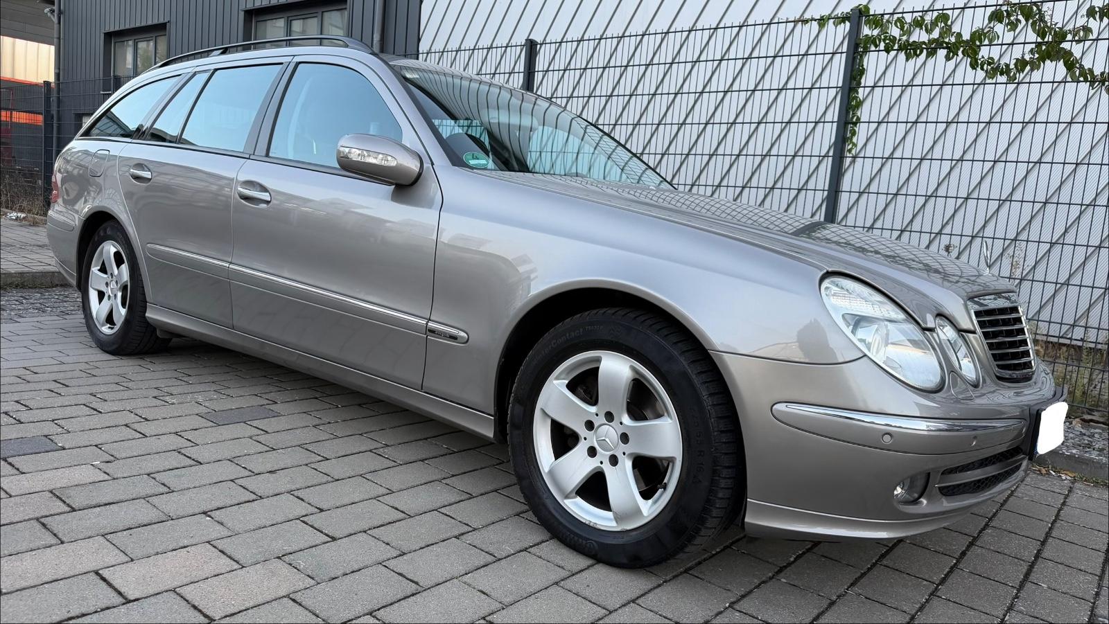 Mercedes-Benz E280 2005 — rear view