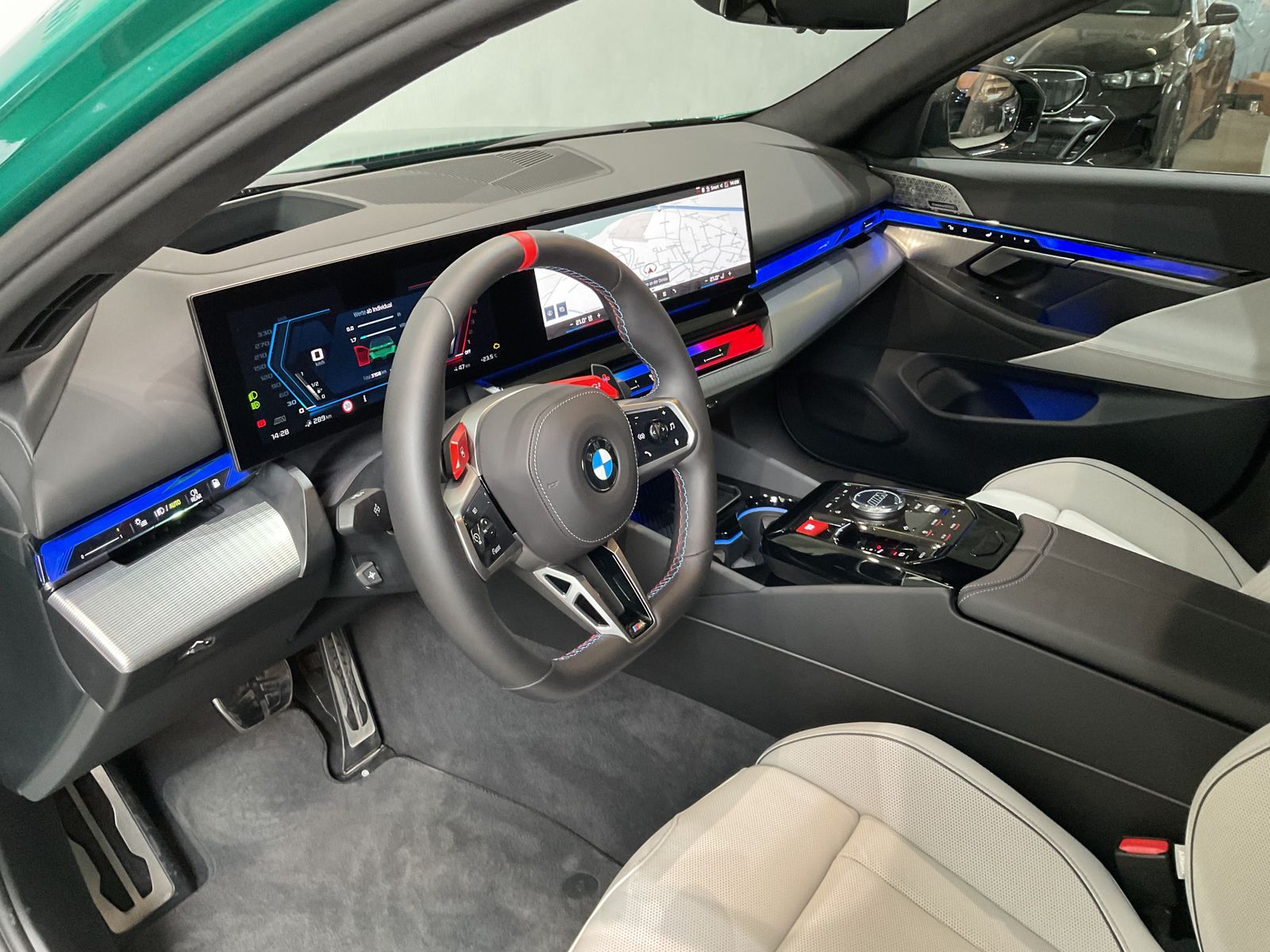 Fahrzeugabbildung BMW M5 Limousine Sitzlüftung, M Carbon-Keramik-Brems