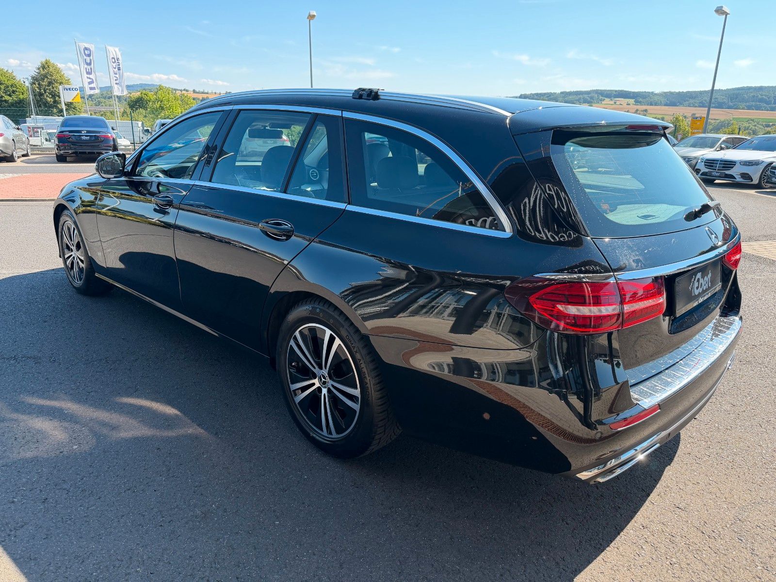 Fahrzeugabbildung Mercedes-Benz E 220d T Avantgarde+RKamera+Leder+Taxi