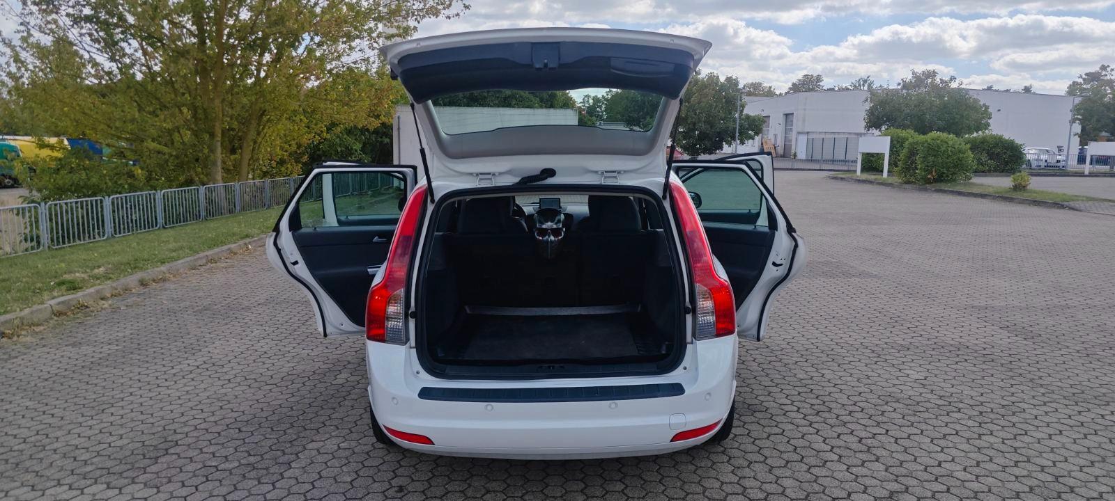Volvo V50 2011 — photo 9