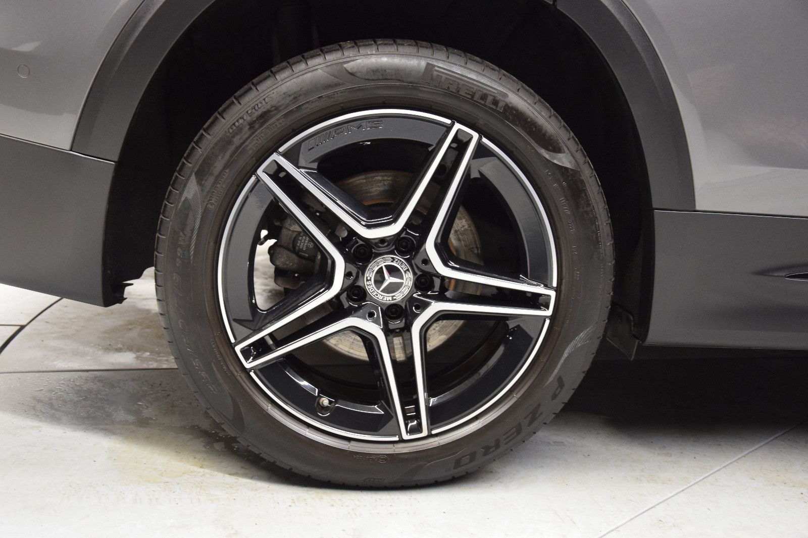 Fahrzeugabbildung Mercedes-Benz GLB 200 AMG Line 7Sitze Pano Ambi Widescreen AHK