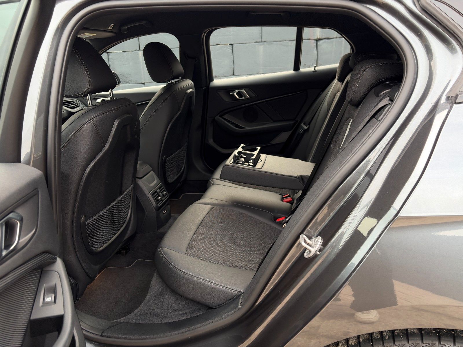 Fahrzeugabbildung BMW 120i Aut. Sport Line Shad HIFI CarPlay AHK SHZ