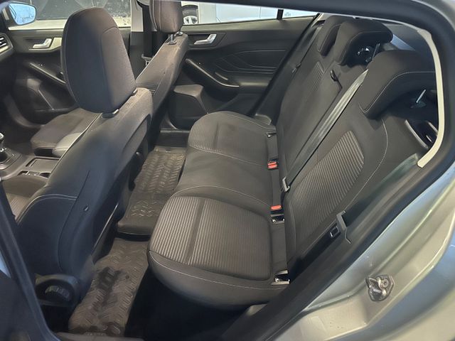 Fahrzeugabbildung Ford Focus Turnier Titanium AHK