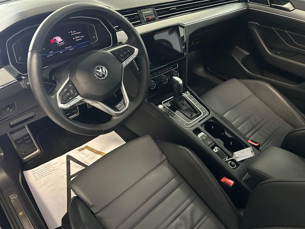 Volkswagen Passat Var 4M R-Line*NAVI*ViCO*STH*PANO*HUD*LED*