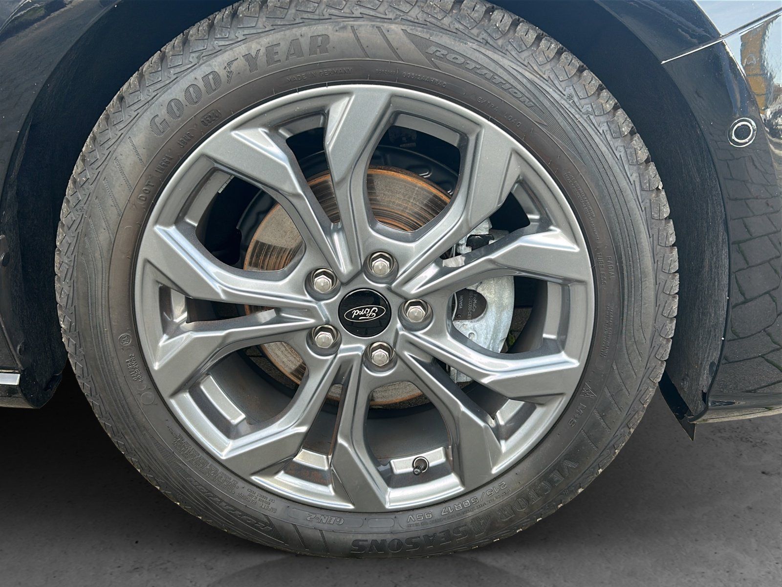 Fahrzeugabbildung Ford Focus 1.0 ST-Line X Aut./LED/ACC/KAMERA/AHK/NAVI