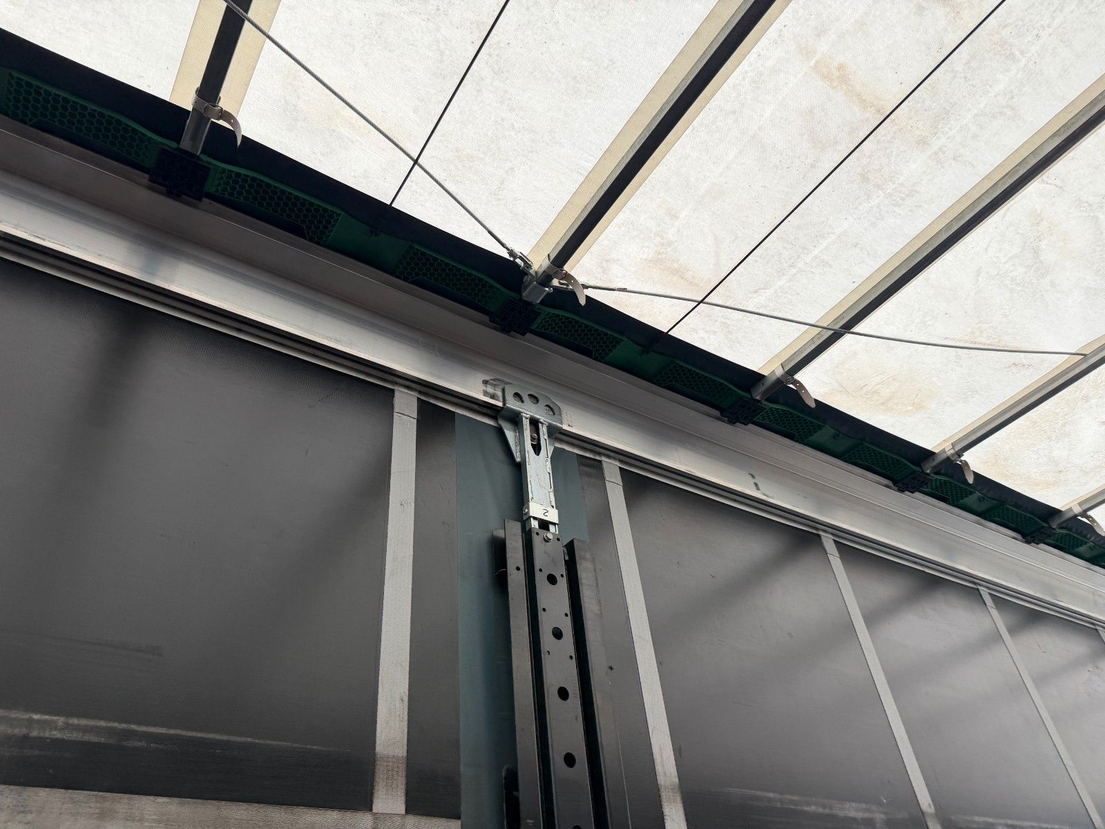 Fahrzeugabbildung Berger SAPL 24 LTMN 1x lift SAF Hubdach Schiebeverdeck