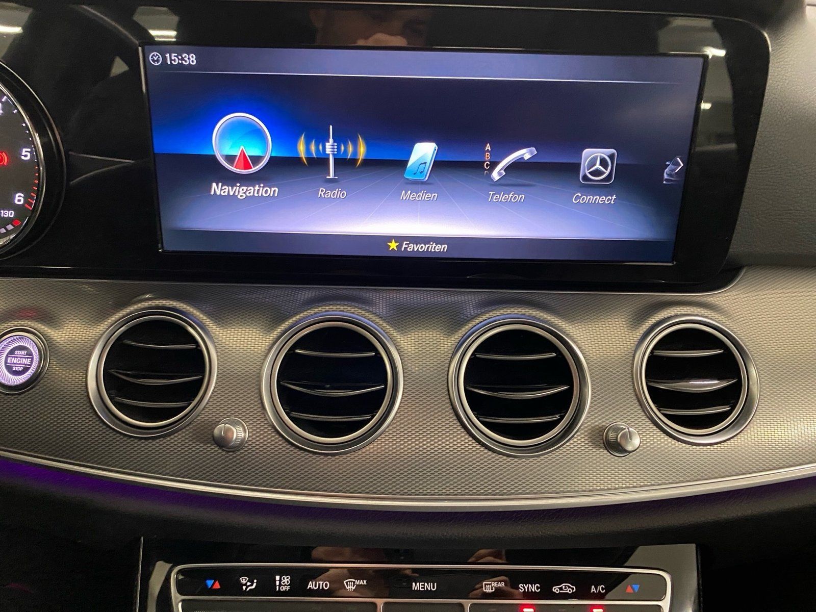 Fahrzeugabbildung Mercedes-Benz E 200 d Avantgarde*AHK*LED*Totwinkel*Navi*Kamera