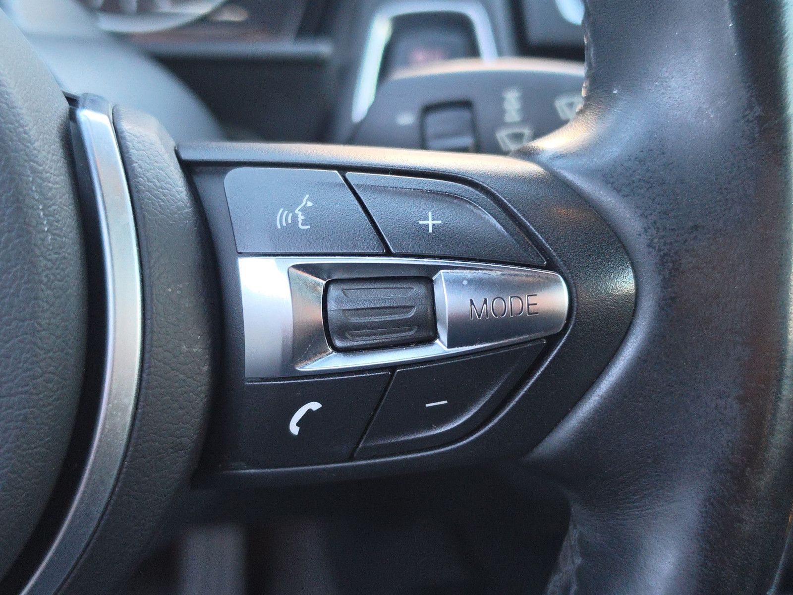 Fahrzeugabbildung BMW 218i Cabrio M Sport LEDER XENON SHZ TEMPOMAT