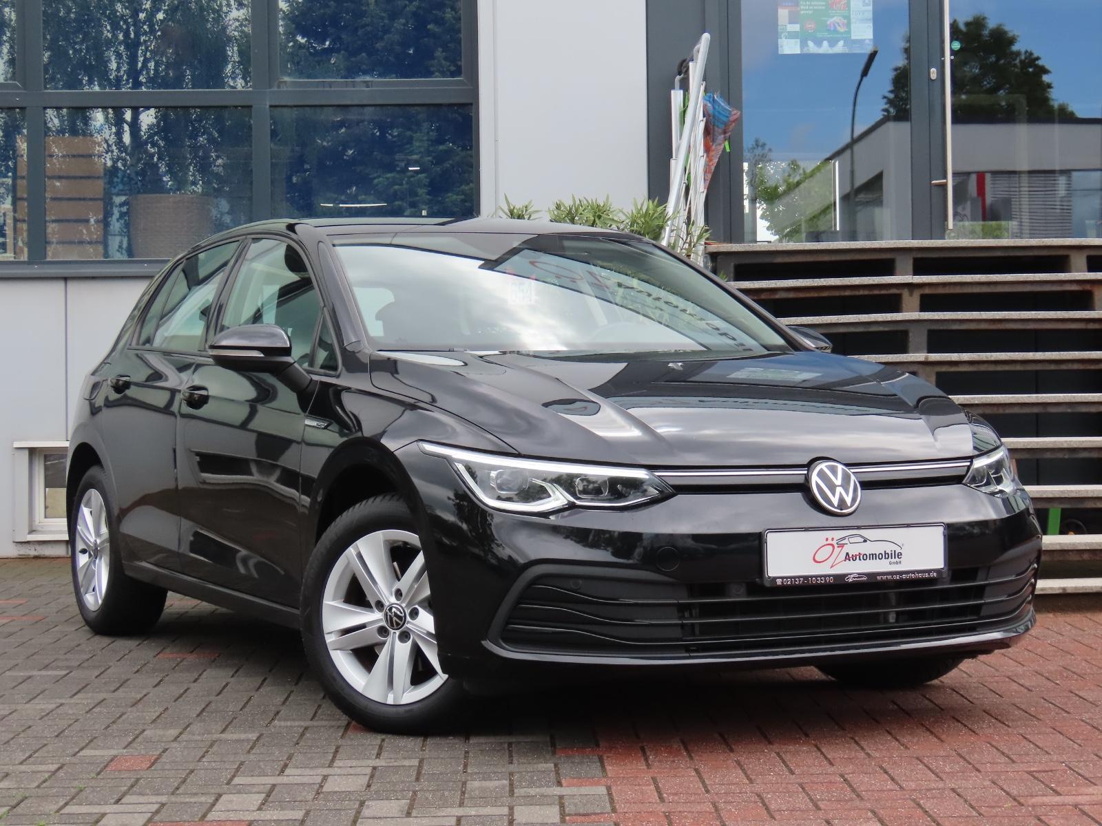 Volkswagen Golf 1.5 TSI Sitzheizung Navigation Klimaauto.