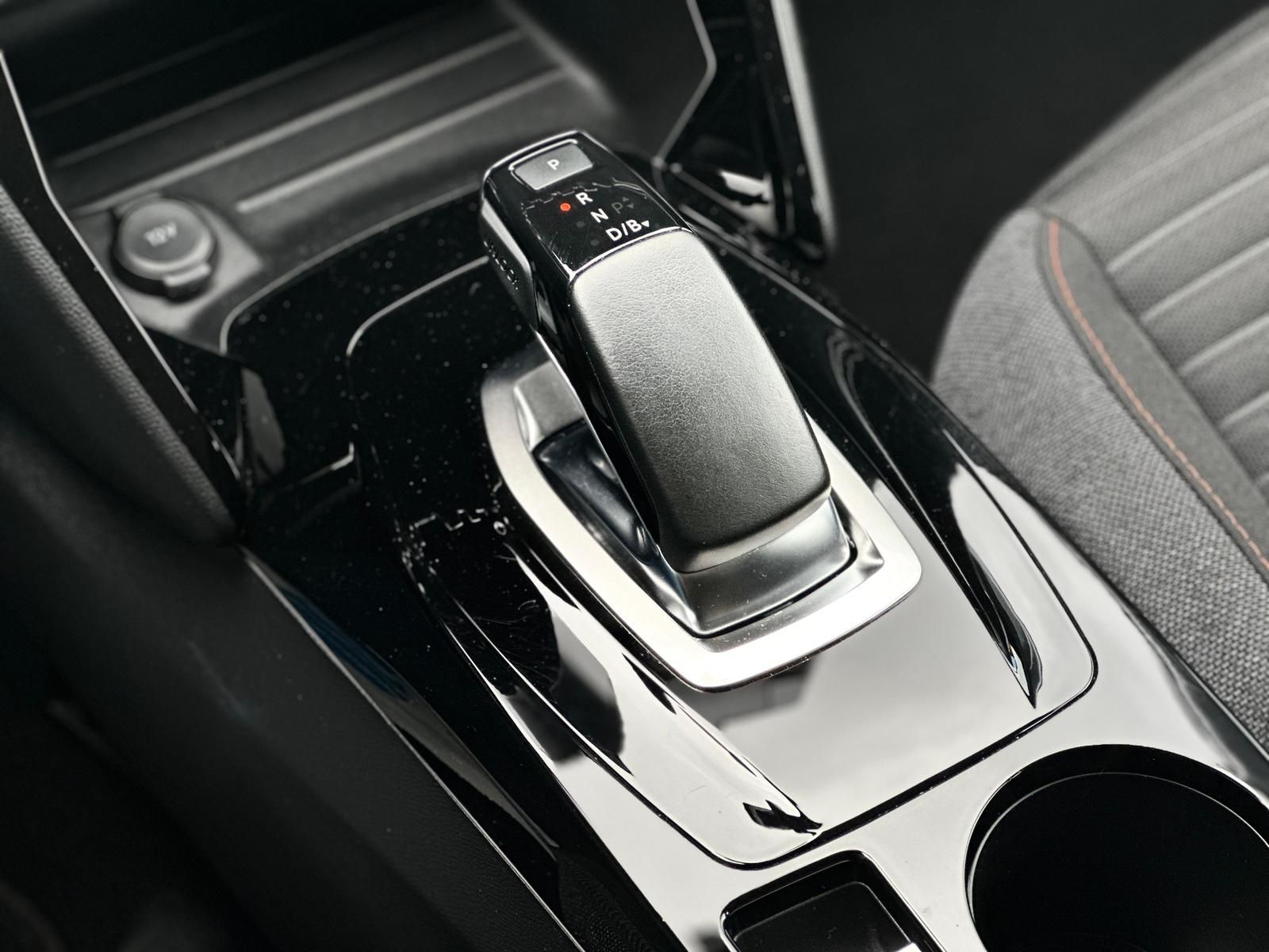 PEUGEOT e-208 Active Pack LED#SPUR#TEMPO#PDC#DAB#KLIMA - Image 15