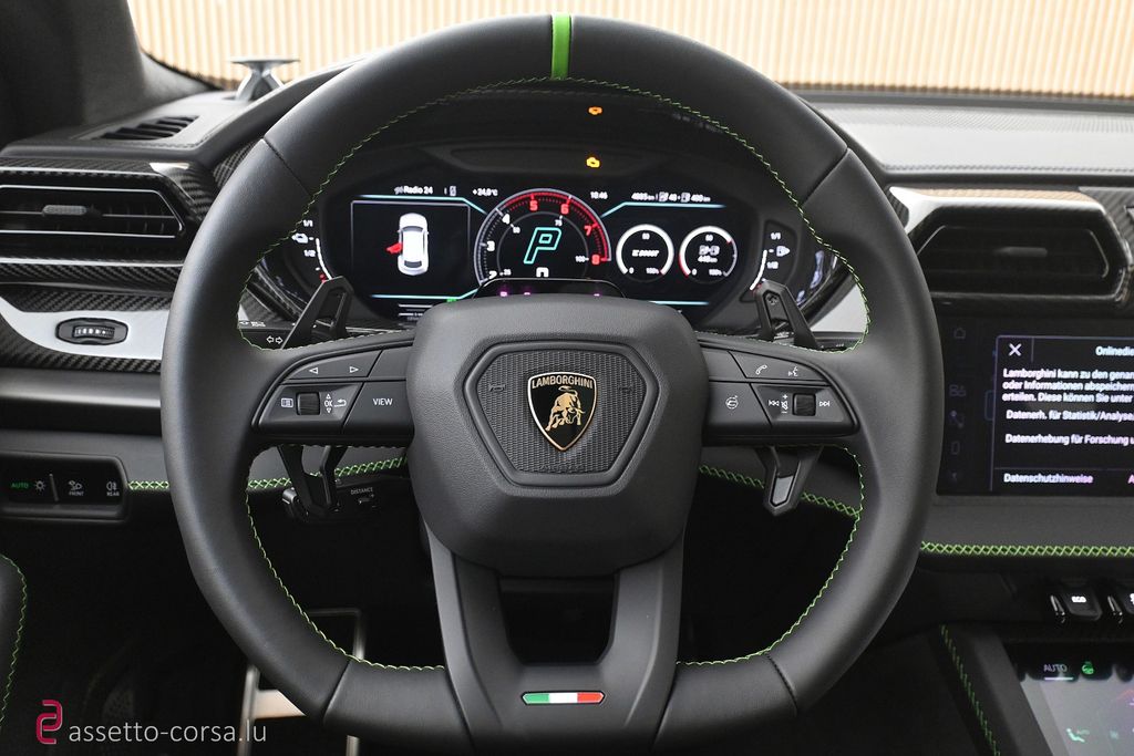 LAMBORGHINI Urus 2026
