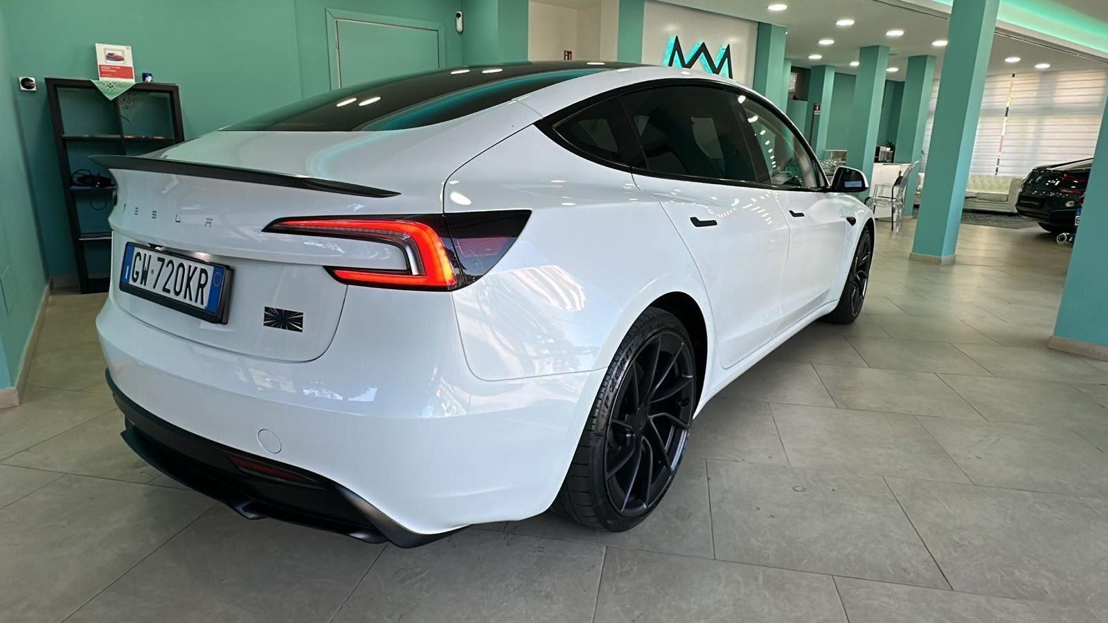 Tesla Model 3 Allradantrieb mit Dualmotor Performance imagem 3